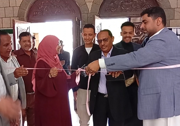 "برعاية عميد المعهد الوطني للعلوم الإدارية.. طلاب الإدارة الاستراتيجية ينظمون معرض بعنوان (حكاية تواصل) "